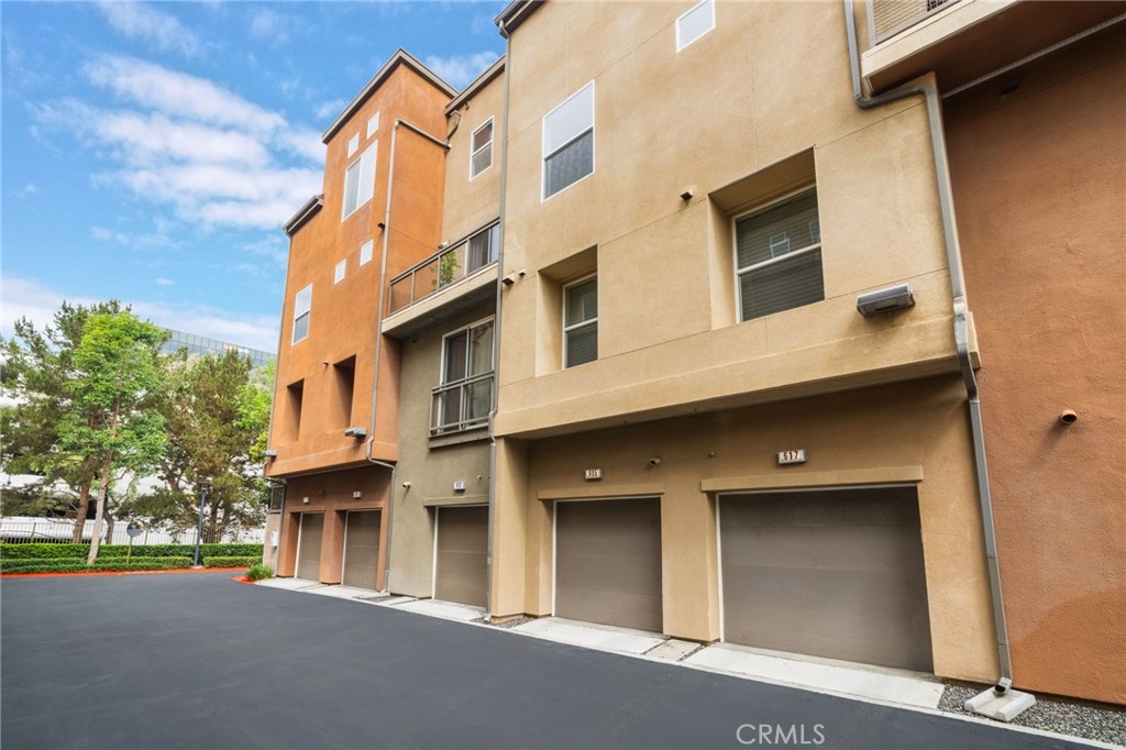 615 Rockefeller, Irvine, CA — listed by The Aventus Group